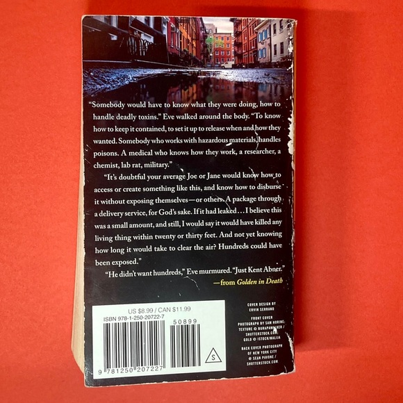 Golden In Death From Her In Death Series by J.D. Robb Softcover 421 Pages - Picture 7 of 16